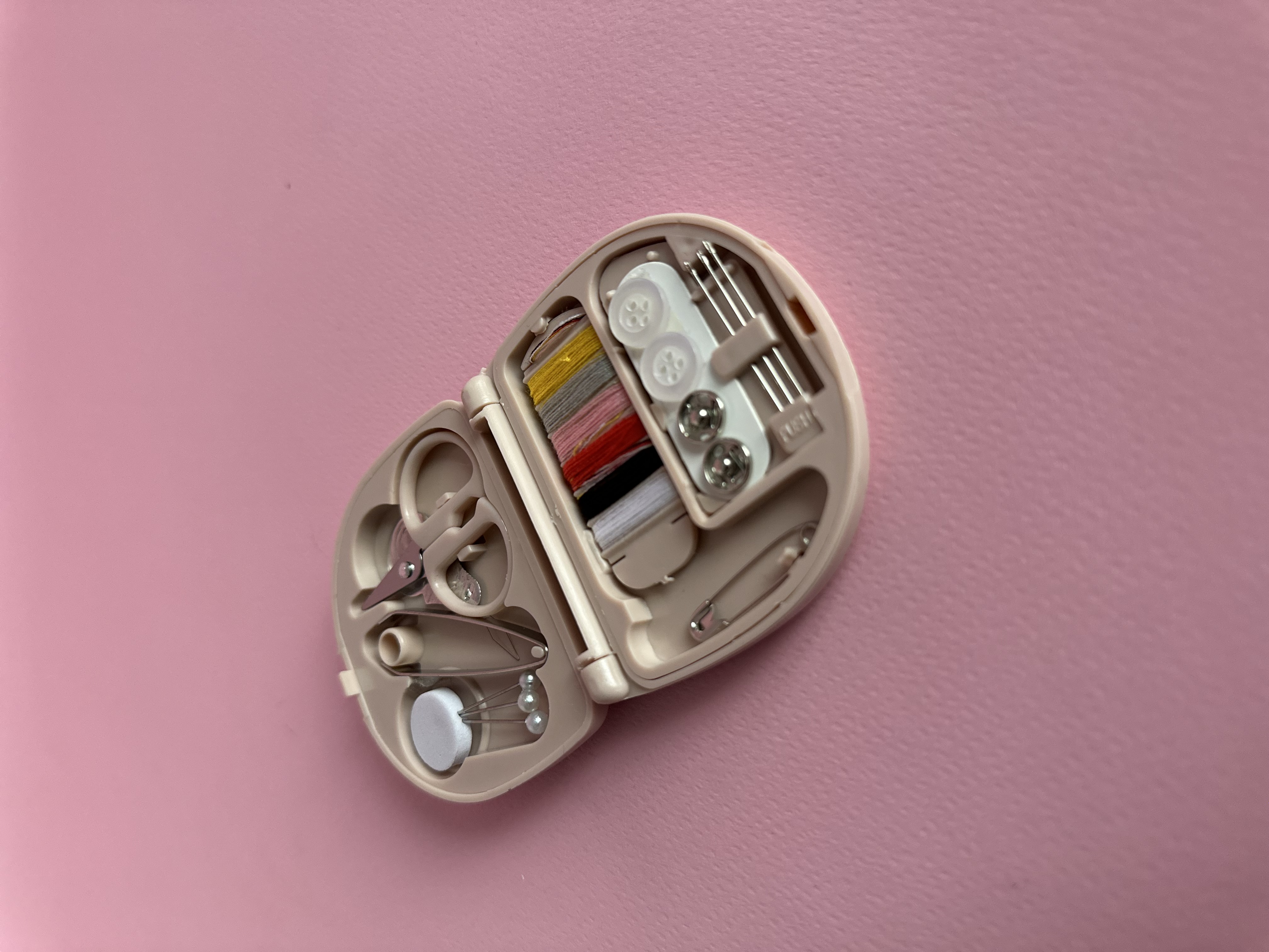 سێتی دەرزی ناو جانتا