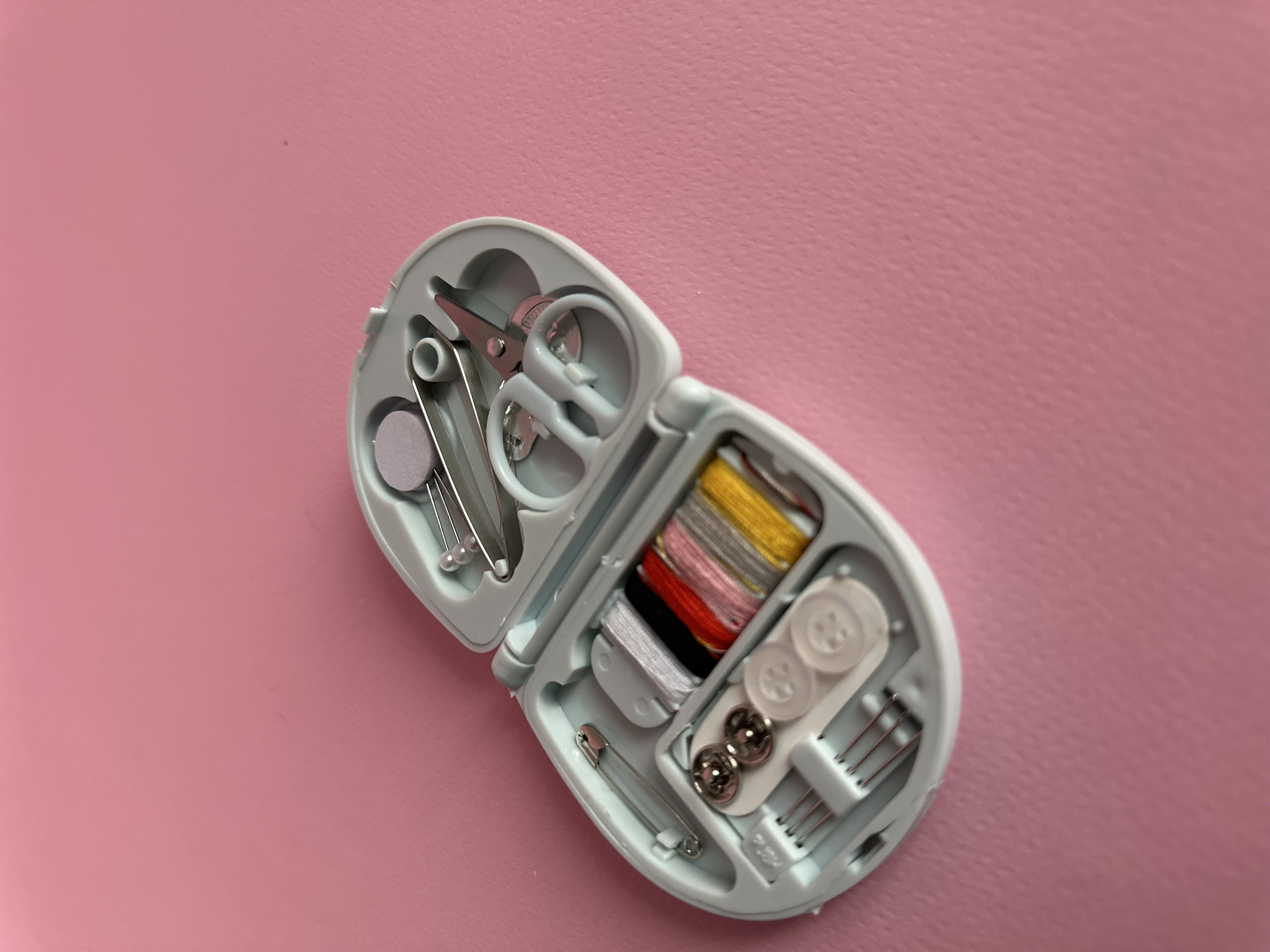 سێتی دەرزی ناو جانتا