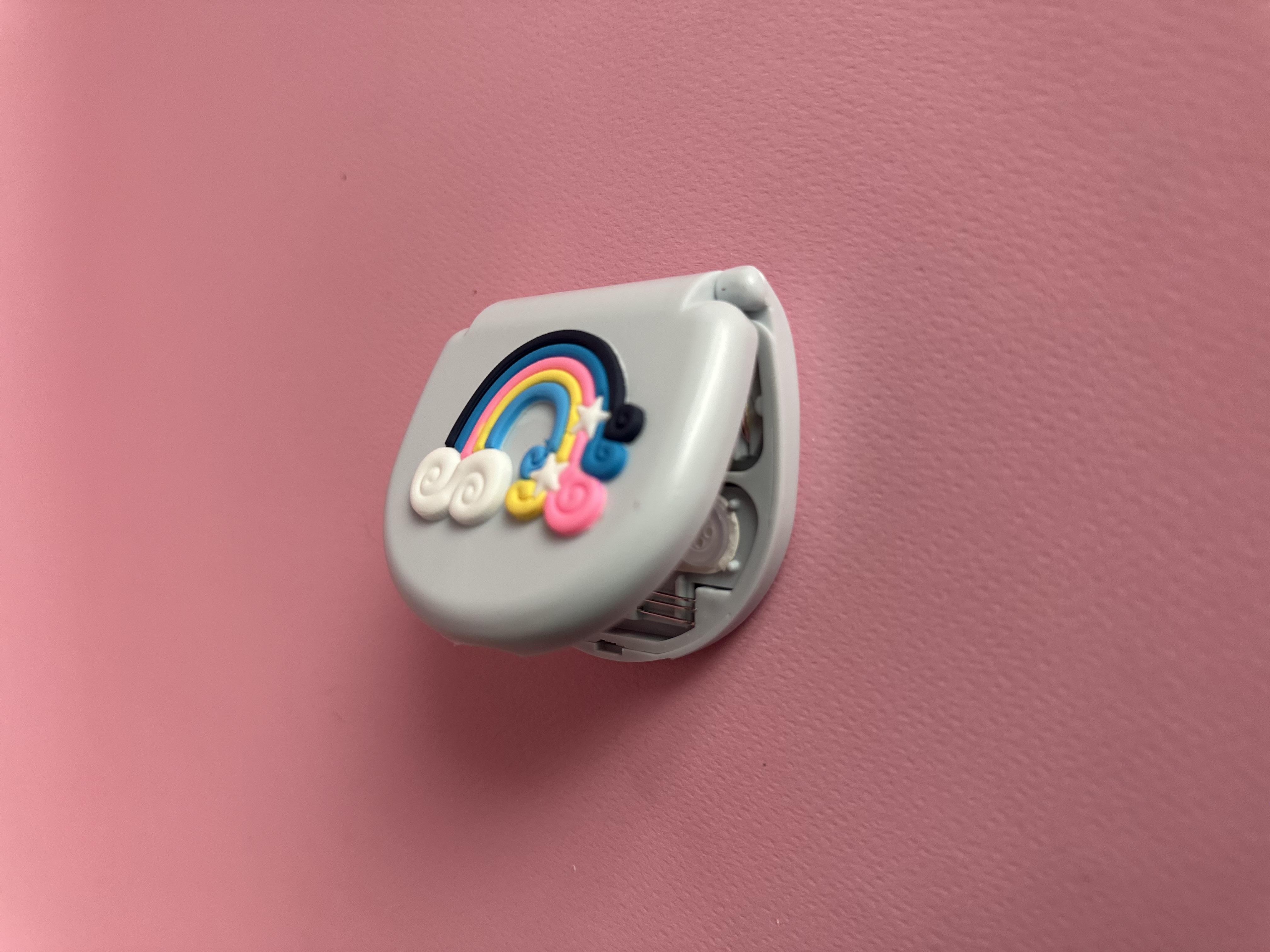 سێتی دەرزی ناو جانتا