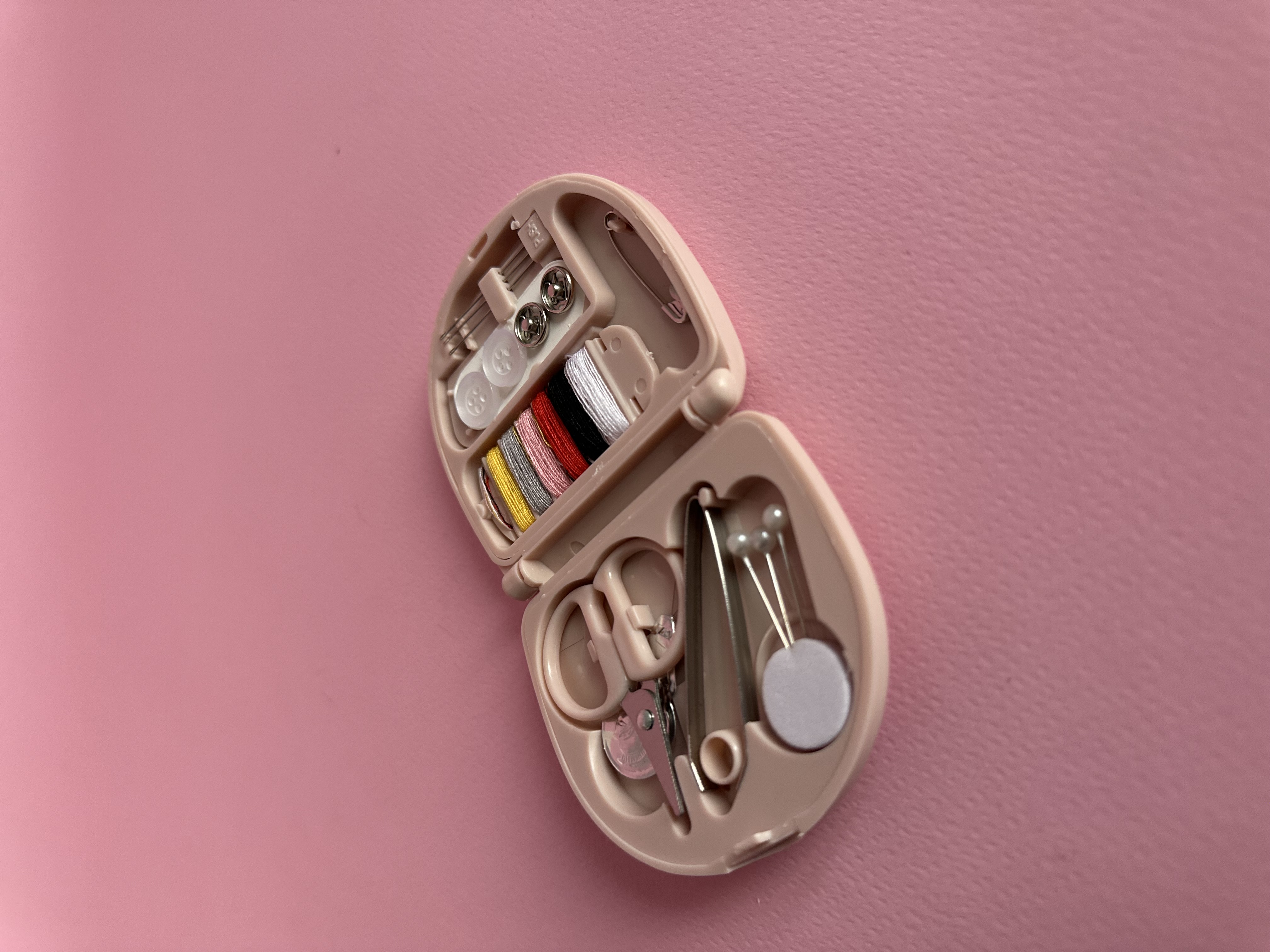 سێتی دەرزی ناو جانتا